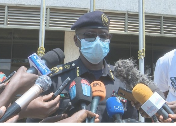  Polisi yerekanye abagabo bakurikiranweho kwiba bacukuye inzu no kwica uwo bayisanzemo