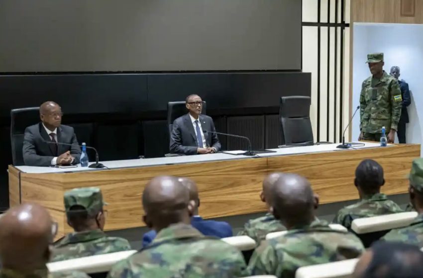  Perezida  Kagame yaganiriye n’abasirikare bakuru ndetse n’abandi bo muzindi nzego z’umutekano